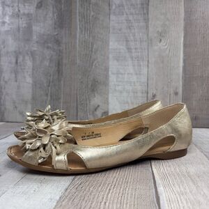 Born Crown Women's Size 7 Peep Toe Flats Slip On Leather Shoes Metallic Gold